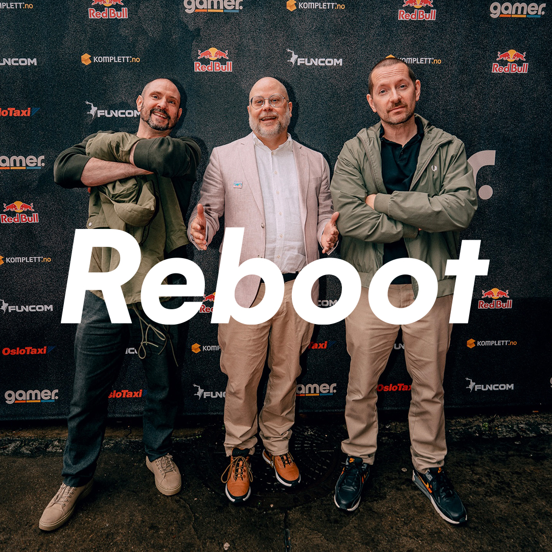 Thommie, Tim og Thomas på Gamer.no sin jubileumsfest, foran fotoveggen